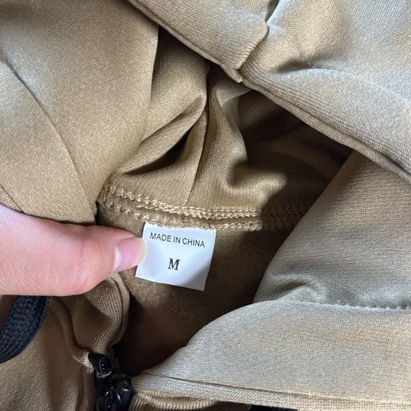 🔥CLEAR OUT🔥 Men’s Hoodie Bundle! - Picture 4 of 4